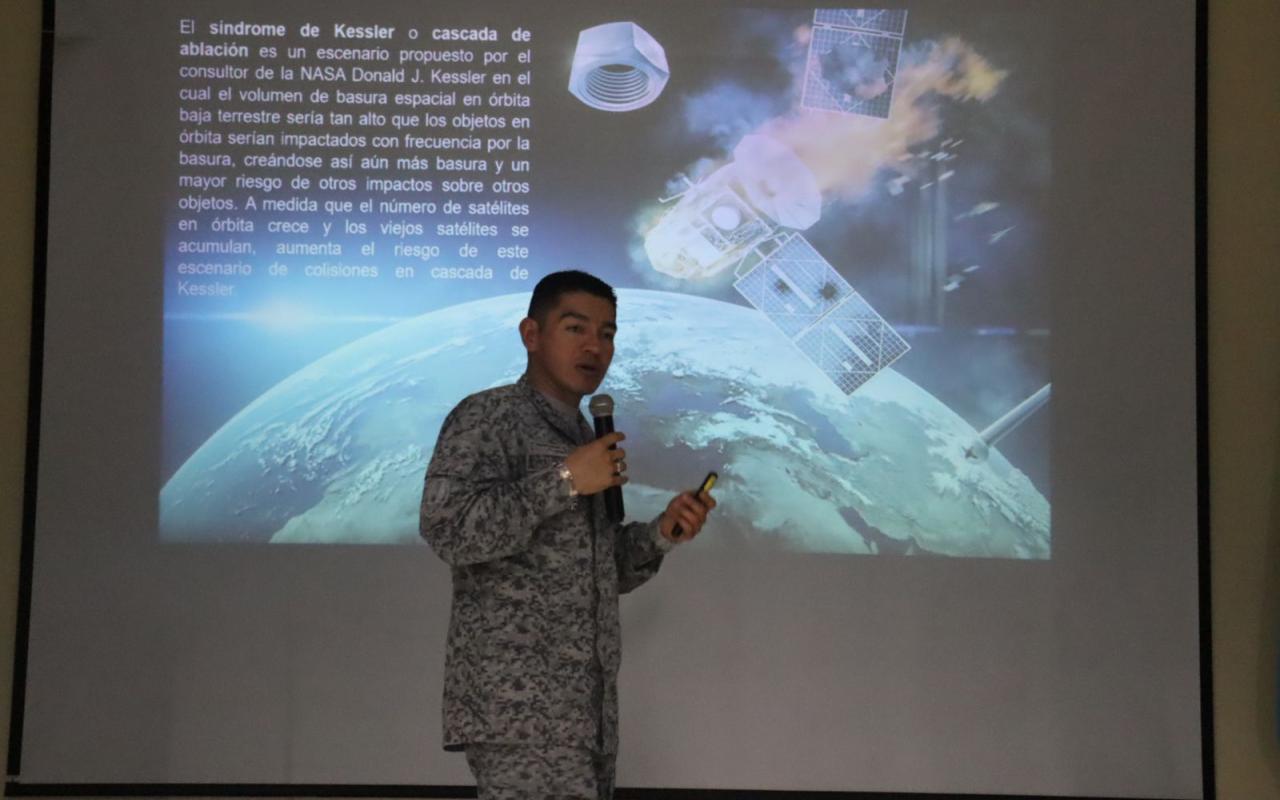 Con invitados expertos se llevó a cabo el “I Seminario Espacial” en la Escuela de Suboficiales