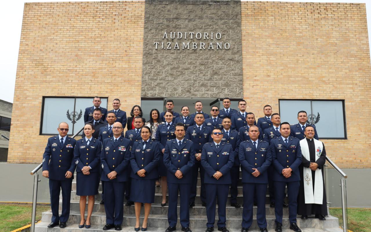 Instructor académico, rol clave en la formación militar   