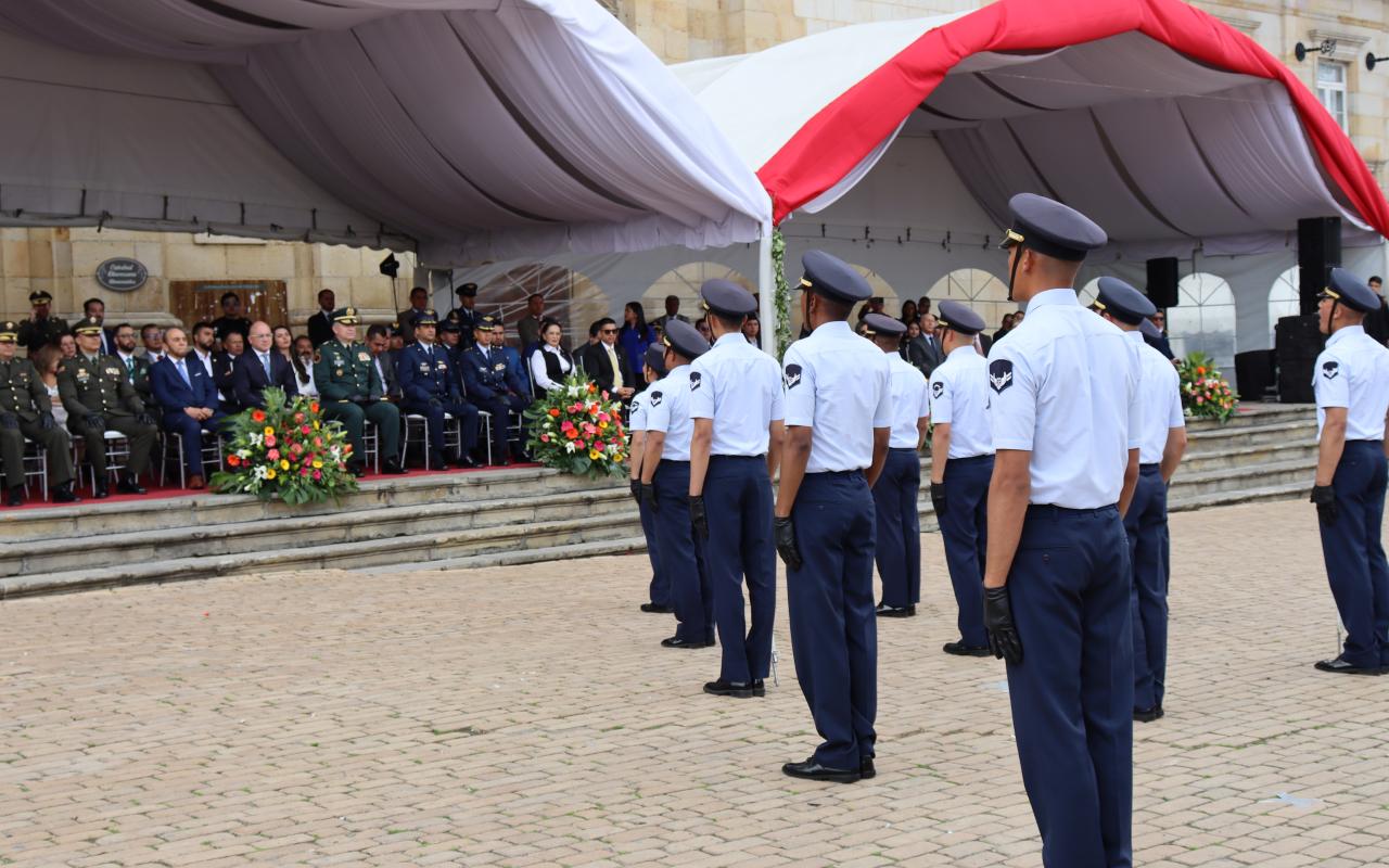 Fuerza Aérea más cerca de la gente, desfile en Zipaquirá en homenaje a sus mártires   