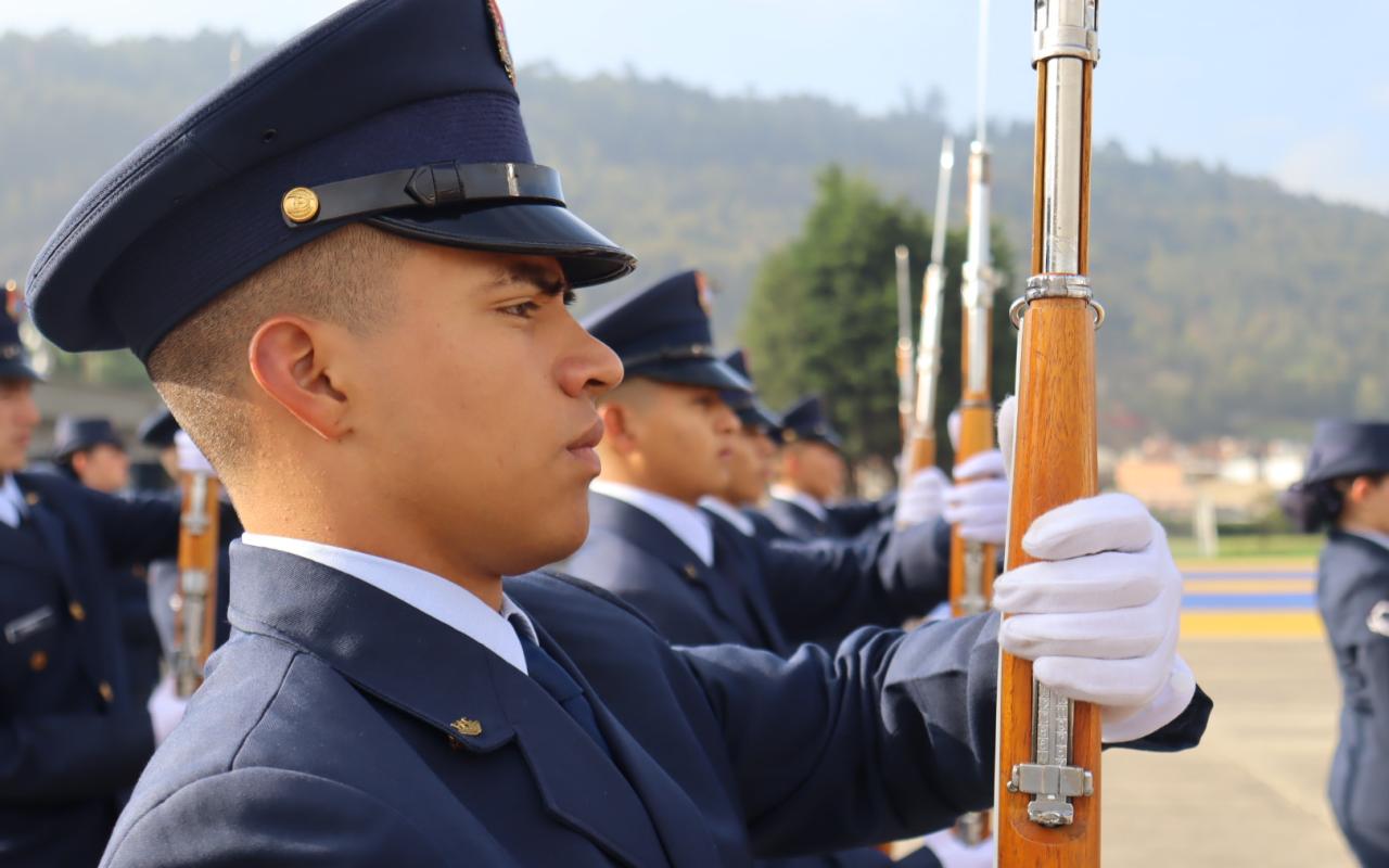 92 años formando los Suboficiales de su Fuerza Aérea Colombiana