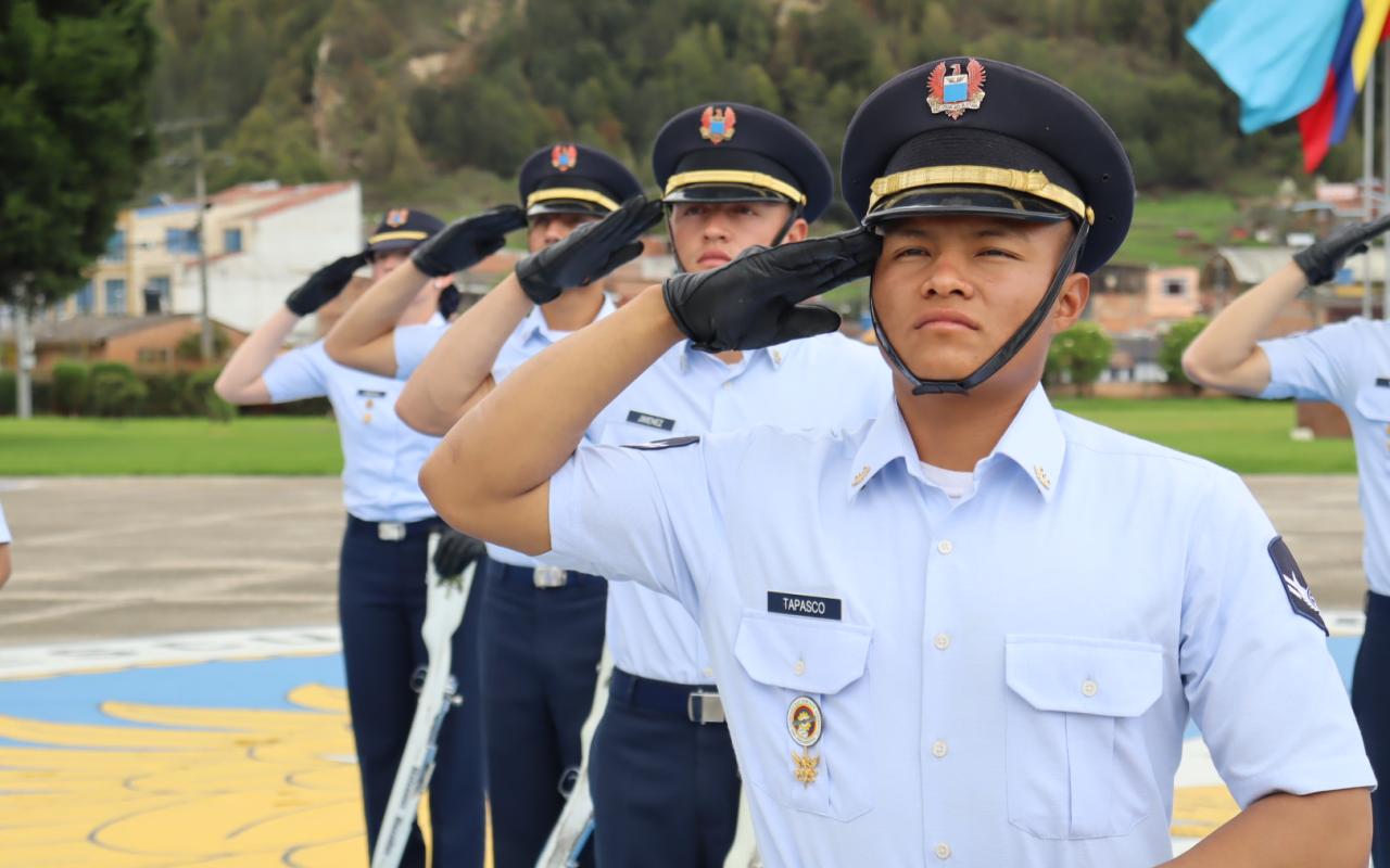 92 años formando los Suboficiales de su Fuerza Aérea Colombiana