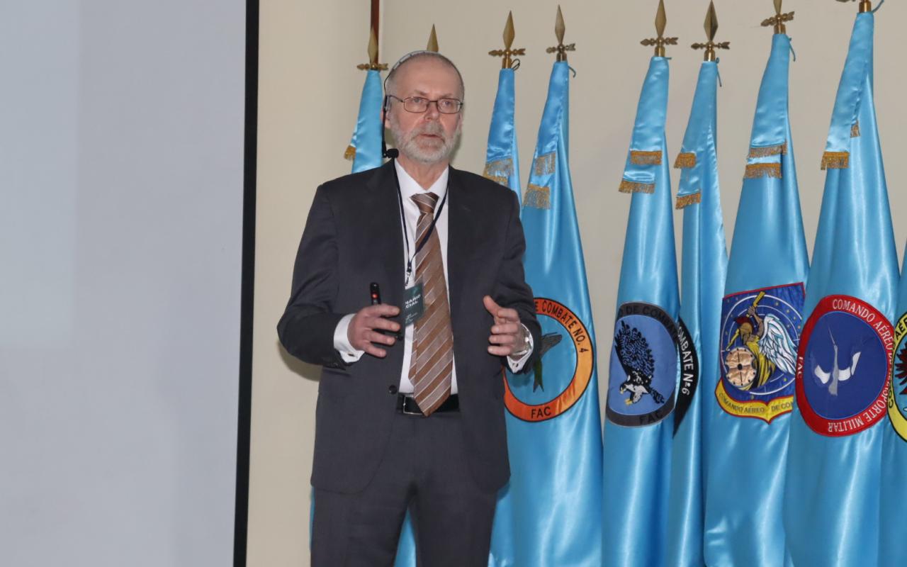 Con invitados expertos se llevó a cabo el “I Seminario Espacial” en la Escuela de Suboficiales