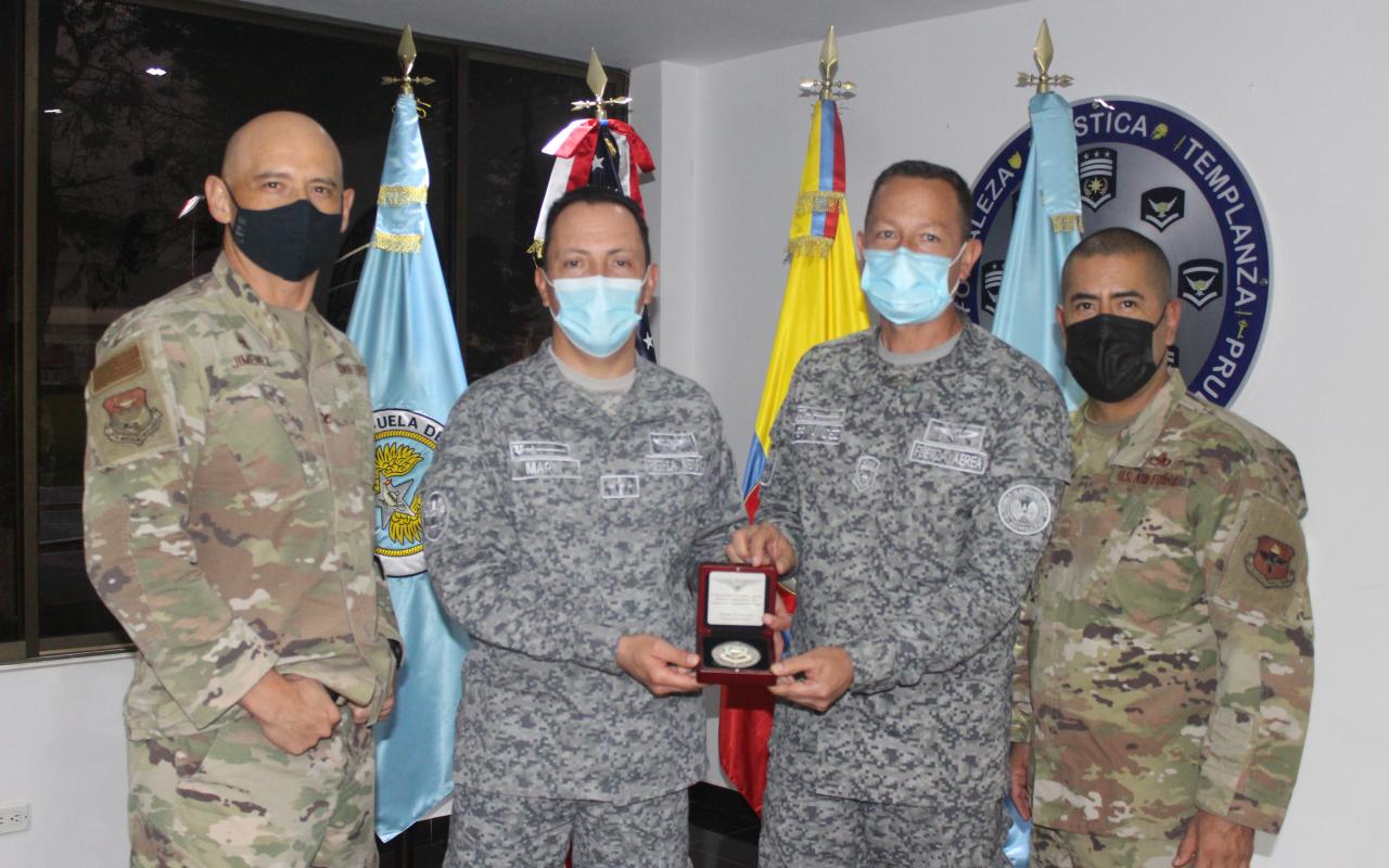 La Escuela de Suboficiales de su FuerzaAérea Colombiana recibió la visita geoestratégica de la Interamerican Air Forces Academy 