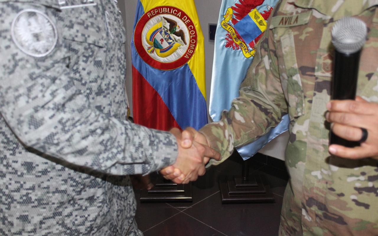 La Escuela de Suboficiales de su FuerzaAérea Colombiana recibió la visita geoestratégica de la Interamerican Air Forces Academy 