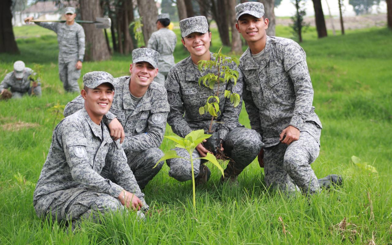 La Escuela de Suboficiales de su Fuerza Aérea ratifica su compromiso ambiental con la Sabana de Occidente