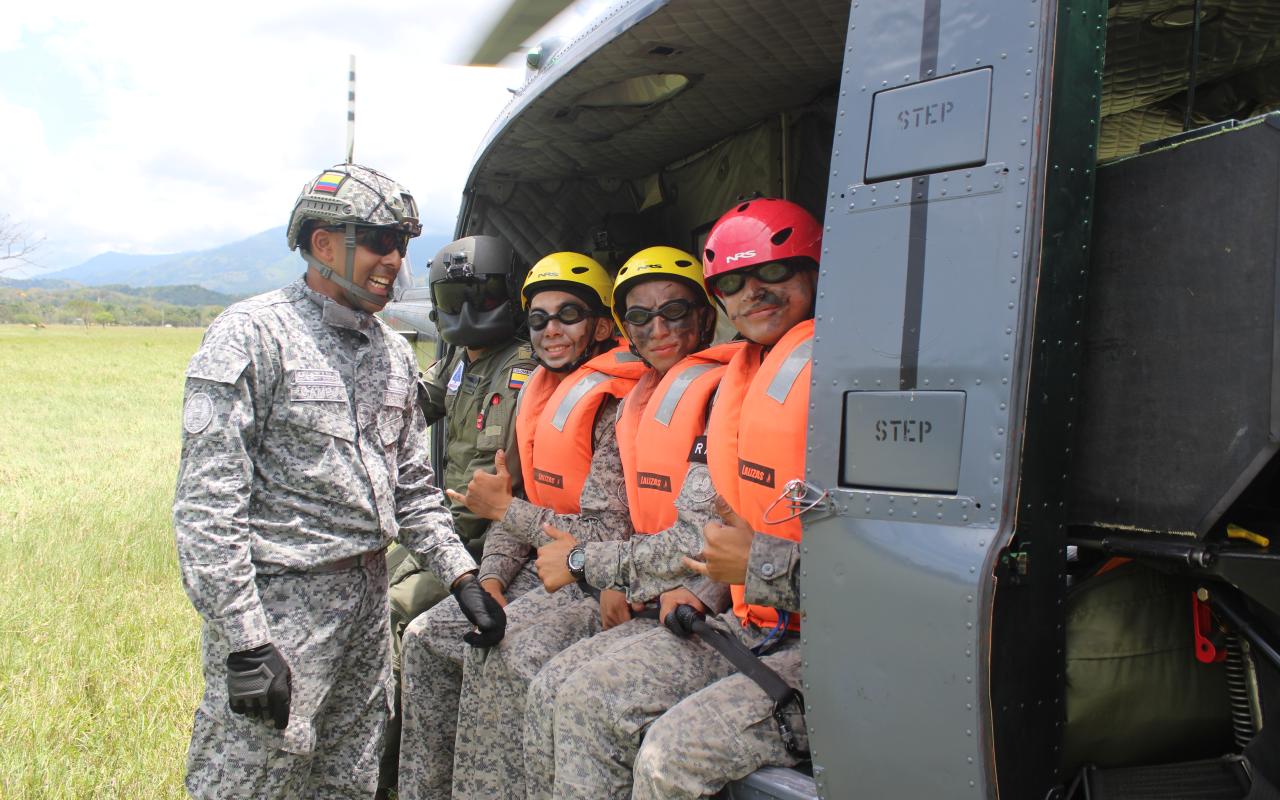 Entrenamiento militar de hello cast y asalto aéreo, así se forman los futuros Suboficiales de su Fuerza Aérea