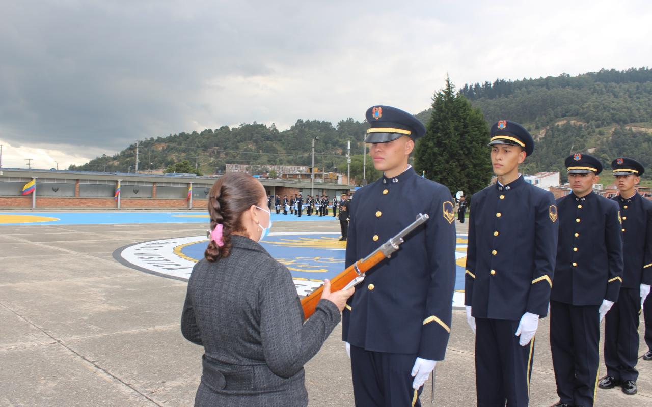 Con el unísono ¡Sí juro! los Alumnos de la Escuela “CT. Andrés M. Díaz” sellaron su compromiso con Colombia