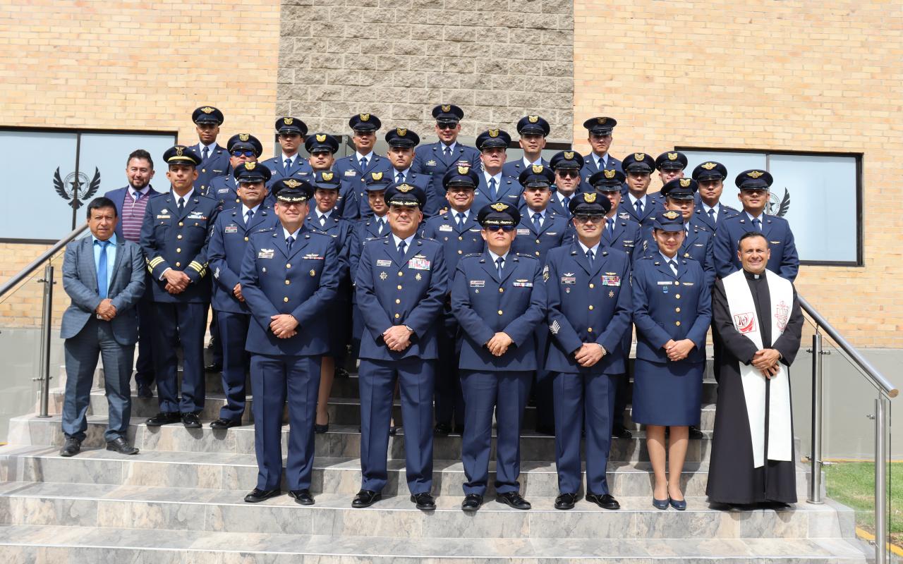 Personal militar de Colombia y Perú culminan con éxito el curso de Instructor Académico