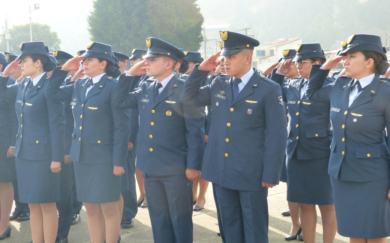Inician cursos de ascenso PEM 21 y 43 para los Suboficiales de su Fuerza Aeroespacial Colombiana
