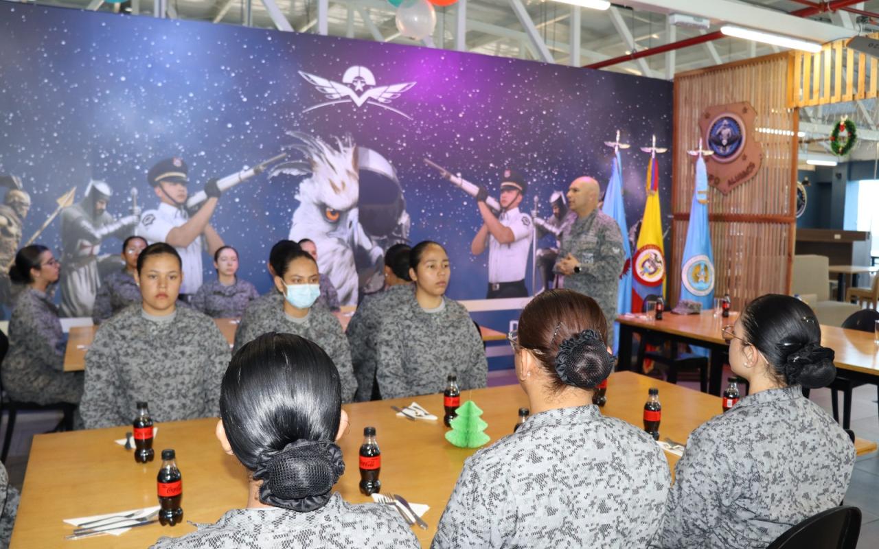 Así celebraron la navidad las primeras mujeres soldados de la FAC