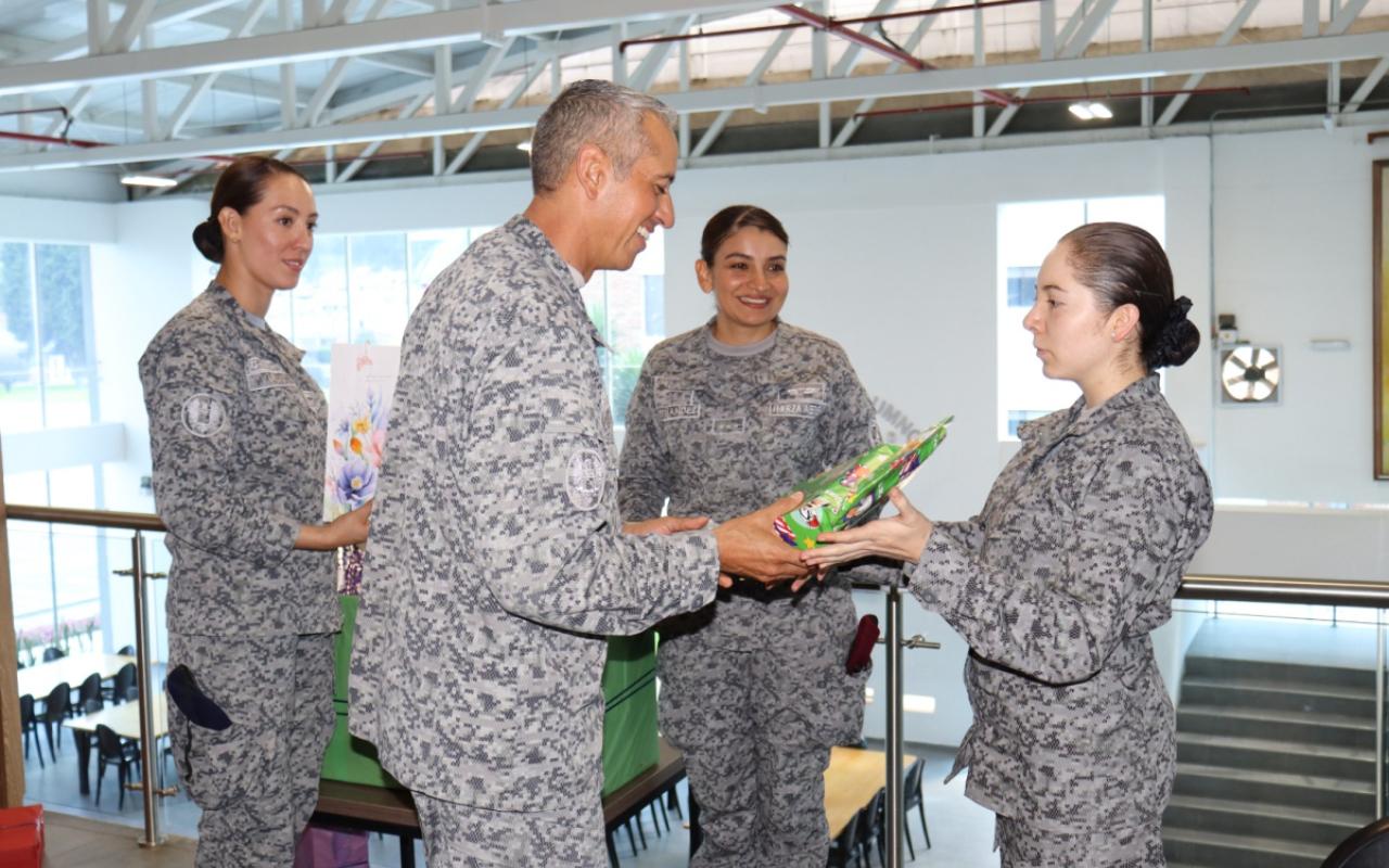 Así celebraron la navidad las primeras mujeres soldados de la FAC