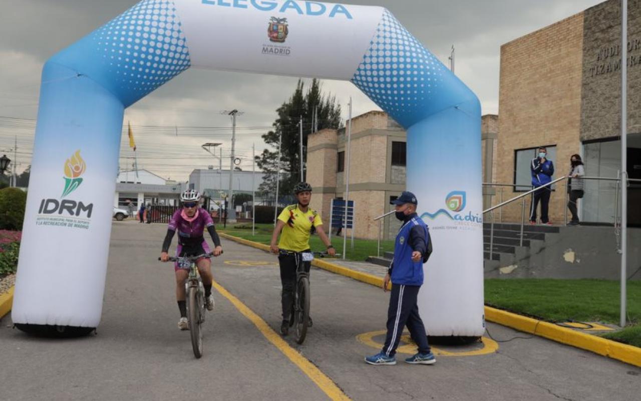 Amantes del ciclomontañismo participaron en la primera travesía MTB realizada por la ESUFA