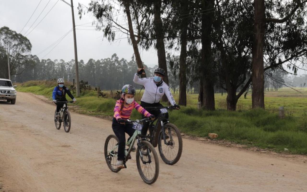 Amantes del ciclomontañismo participaron en la primera travesía MTB realizada por la ESUFA