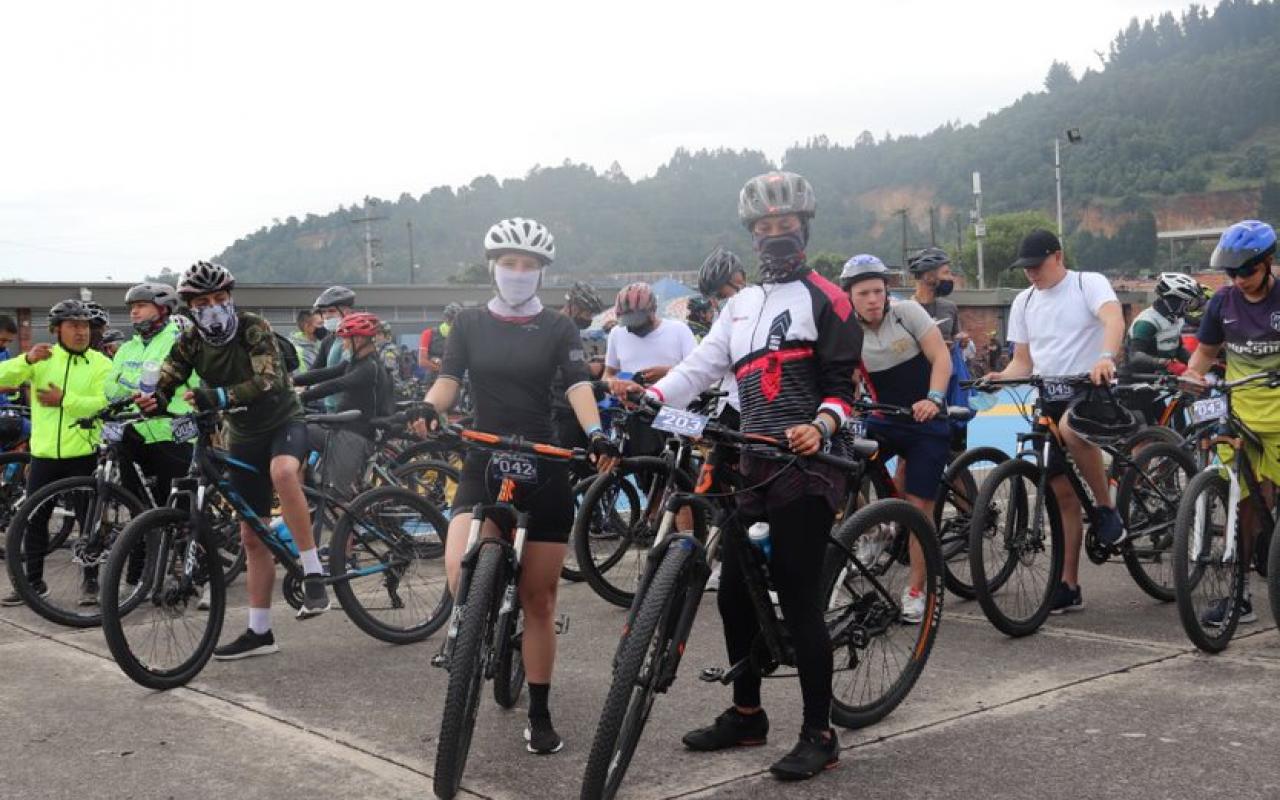 Amantes del ciclomontañismo participaron en la primera travesía MTB realizada por la ESUFA