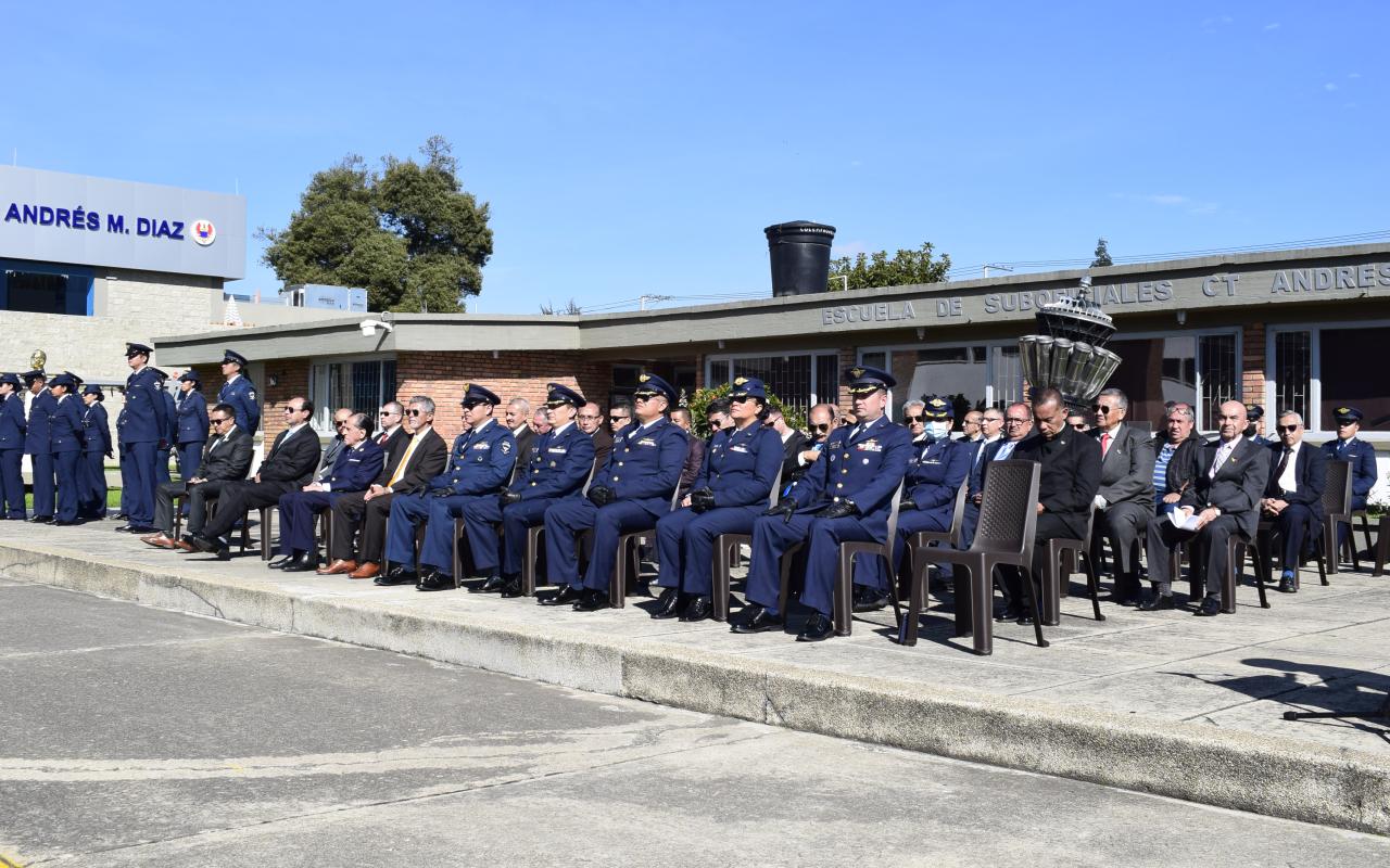 Homenaje a los veteranos de la Fuerza Pública en la Escuela de Suboficiales de su Fuerza Aérea