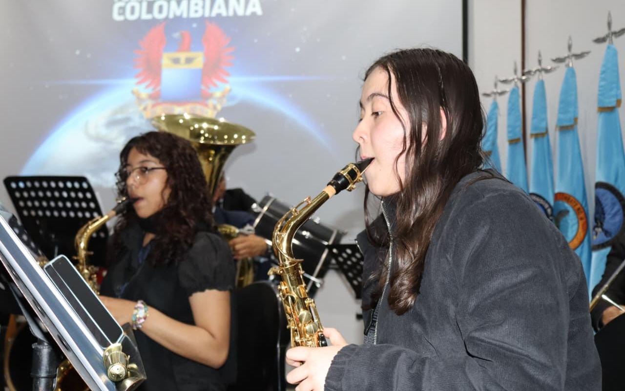 Músicos militares conmemoran su día con taller sinfónico inspirado en el tango 
