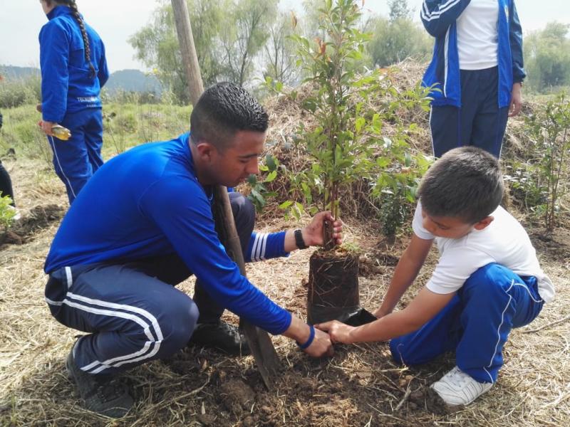 Equipo conjunto de Actitud Combativa visita la Esufa 