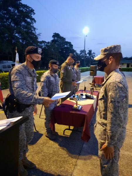 Alumnos de ESUFA culminan curso de combate irregular