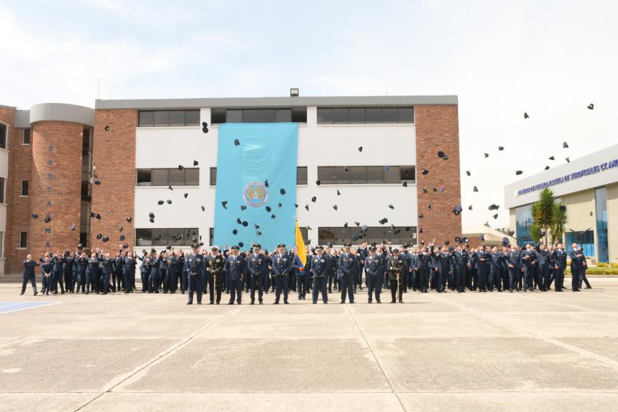 La Fuerza Aeroespacial le da la bienvenida a los nuevos Suboficiales que estarán al servicio del país