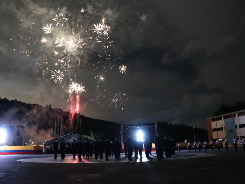 El aniversario 93° de la Escuela de Suboficiales iluminó el cielo de Madrid