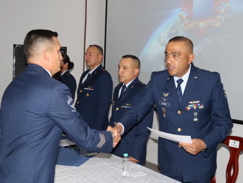 Nuevos instructores académicos fortalecen formación integral en la Fuerza Aeroespacial