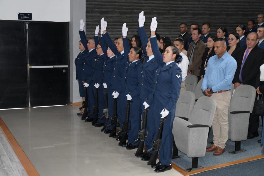 Futuros Suboficiales del Cuerpo Administrativo realizaron Juramento de Bandera