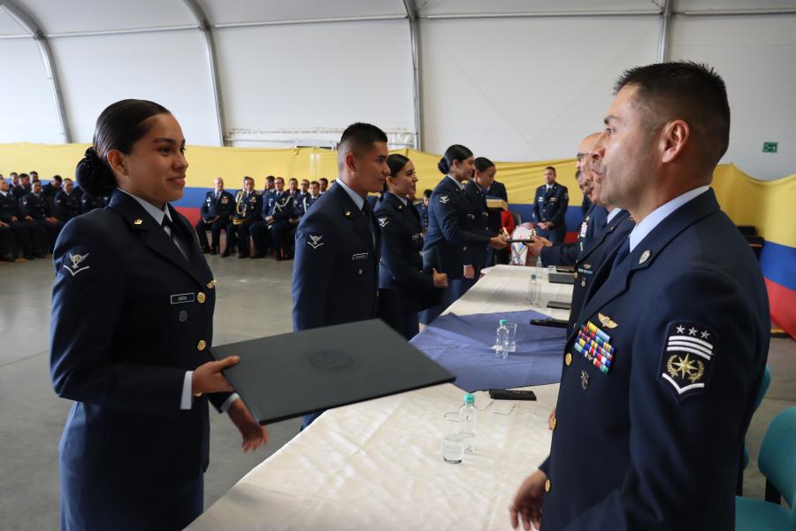 181 Suboficiales recibieron su titulación tecnológica