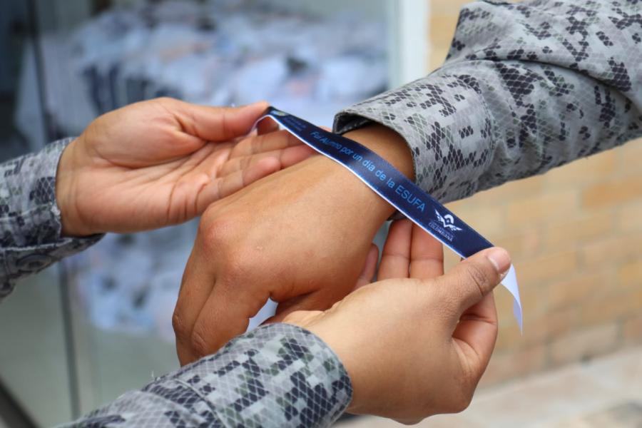 Jóvenes viven una jornada inolvidable en la Escuela de Suboficiales de la Fuerza Aeroespacial