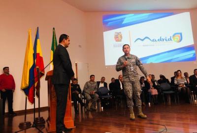 ESUFA participa en encuentro con líderes comunitarios y gabinete de Madrid