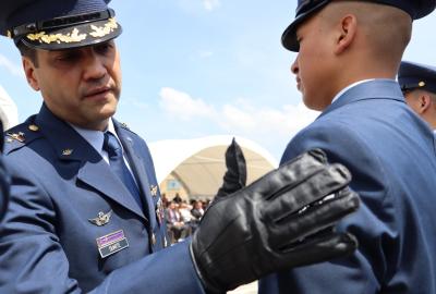 Distinguido Mayor de Escuela, ejemplo de liderazgo y compromiso en la formación militar