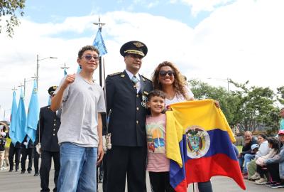 Con paso firme la Fuerza Aérea desfiló por la capital del país en conmemoración del 20 de Julio