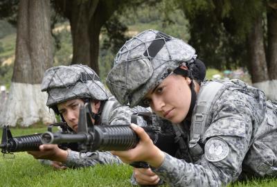Futuros Suboficiales, de los que se destacan 10 mujeres culminan Curso de Seguridad y Defensa de Bases