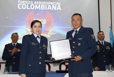 Suboficiales culminan formación académica para ascender en la Fuerza Aeroespacial