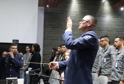 Músicos militares conmemoran su día con taller sinfónico inspirado en el tango 