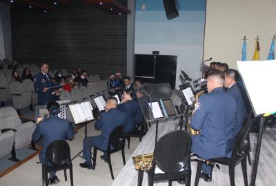 La banda sinfónica “Blue Skies” dio inicio a la navidad en la ESUFA