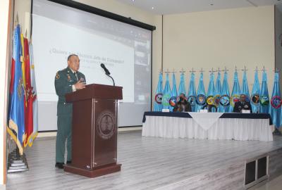 Durante visita a la ESUFA Comandante General de las Fuerzas Militares compartió con los futuros Suboficiales de su Fuerza Aérea