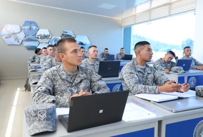 Ingrese a la Fuerza Aeroespacial Colombiana como técnico o tecnólogo