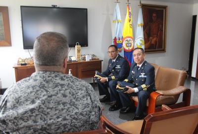 Instructores militares de Perú llegan a Colombia para apoyar la formación en la ESUFA