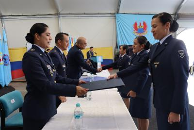 Titulación en Especializaciones Tecnológicas fortaleció las capacidades profesionales de 98 graduandos