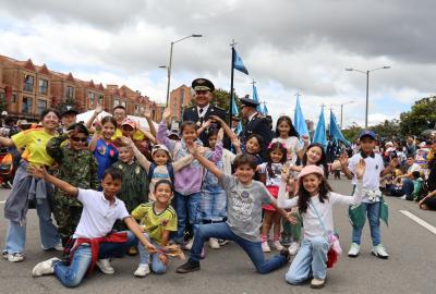La ESUFA marchó con orgullo en el desfile militar y policial del 20 de Julio