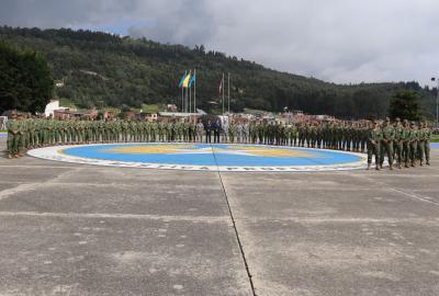 La Escuela de Suboficiales FAC y la Armada Nacional estrechan vínculos mediante visita estratégica