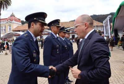 Fuerza Aérea más cerca de la gente, desfile en Zipaquirá en homenaje a sus mártires   