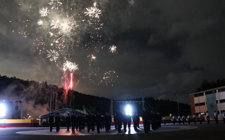 El aniversario 93° de la Escuela de Suboficiales iluminó el cielo de Madrid