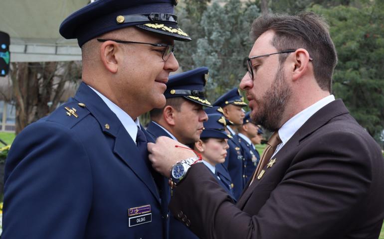 Oficiales y Suboficiales recibieron la medalla en Mosquera por su vocación de servicio