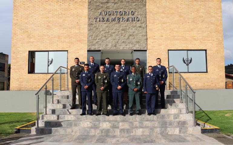 Nuevos Controladores de Tránsito Aéreo de la Fuerza Pública al servicio del país