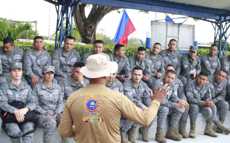 Militares en formación realizan visita geoestratégica a la Escuela de Formación de la Infantería de Marina