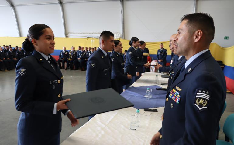 181 Suboficiales recibieron su titulación tecnológica