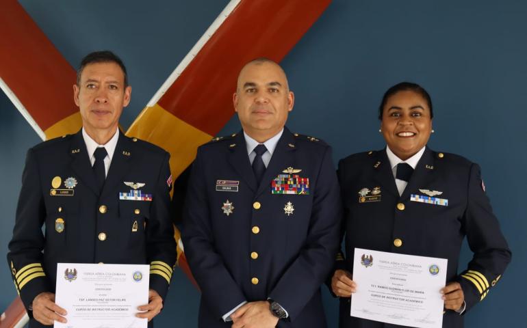 Militares de la Fuerza Aérea de Perú reciben el título de Instructores Académicos 