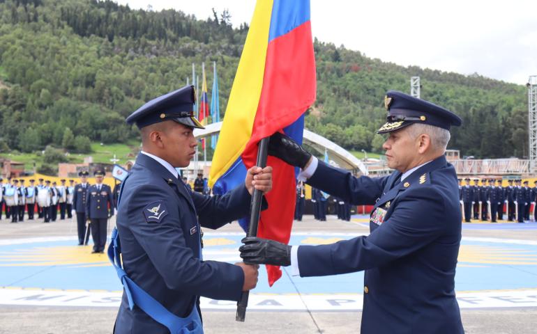 Con honor, la Fuerza Aérea Colombiana recibe 29 nuevos Aerotécnicos